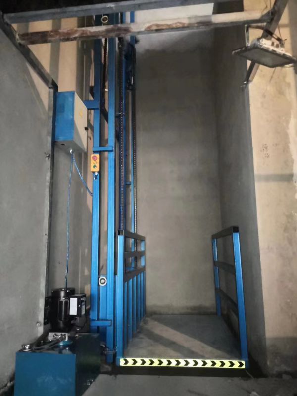 液壓貨梯